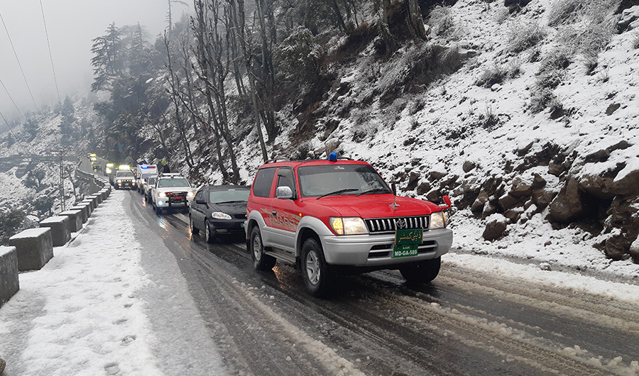 A view of a jeep rally, organized as part of the Neelum Snow Festival, in the Neelum Valley in Pakistan-administered Kashmir on January 08, 2022. (AN photo by Zulfiqar Kunbhar)