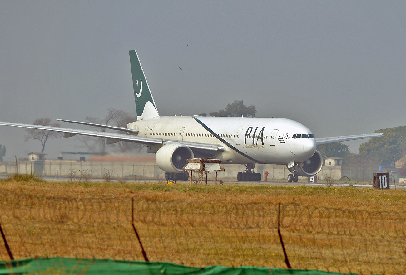 A Pakistan International Airline (PIA) plane taxis on the runway in Islamabad on the way to Saudi Arabia on February 8, 2016. (AFP/File)