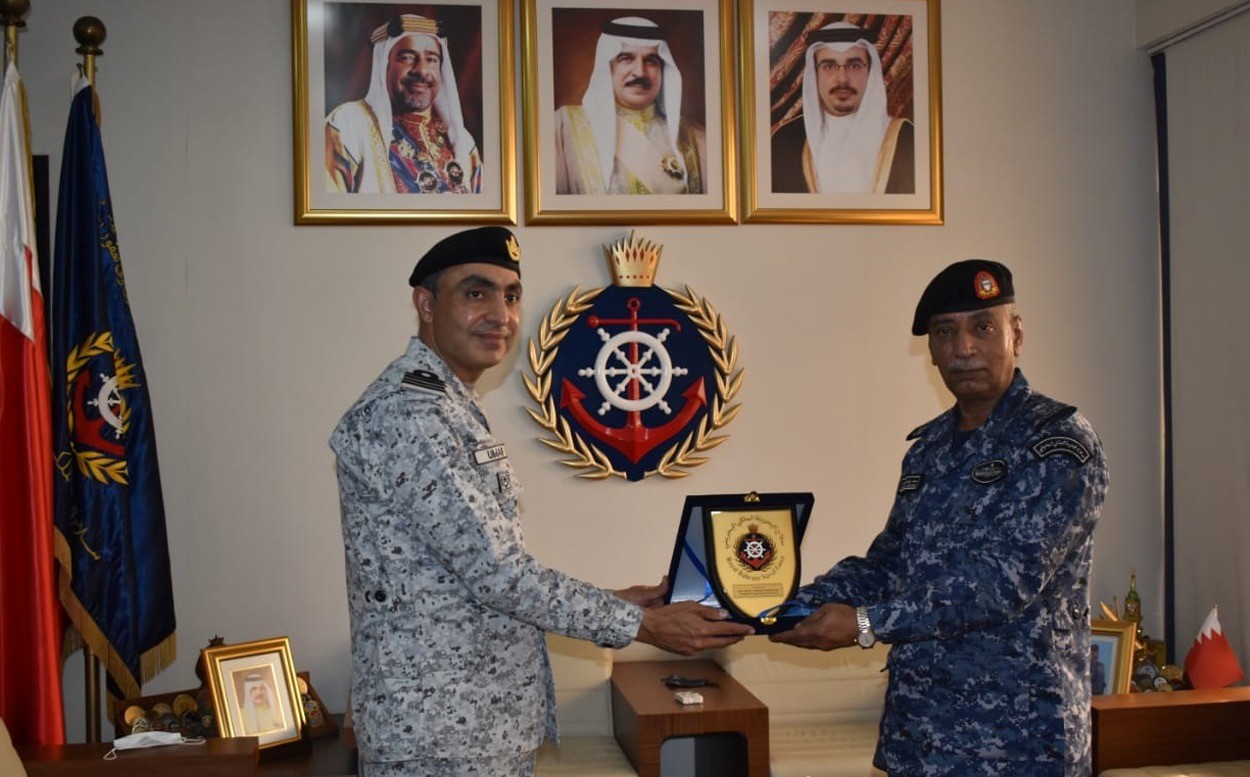 Commanding Officer PNS TABUK exchanging souvenir with Commander Royal Naval Bahrain Force Rear Admiral Muhammad Yousif Al-Asam during Pakistan Navy ship TABUK visit to port Mina Salman Bahrain on January 22, 2022. (Photo courtesy: Pakistan Navy)
