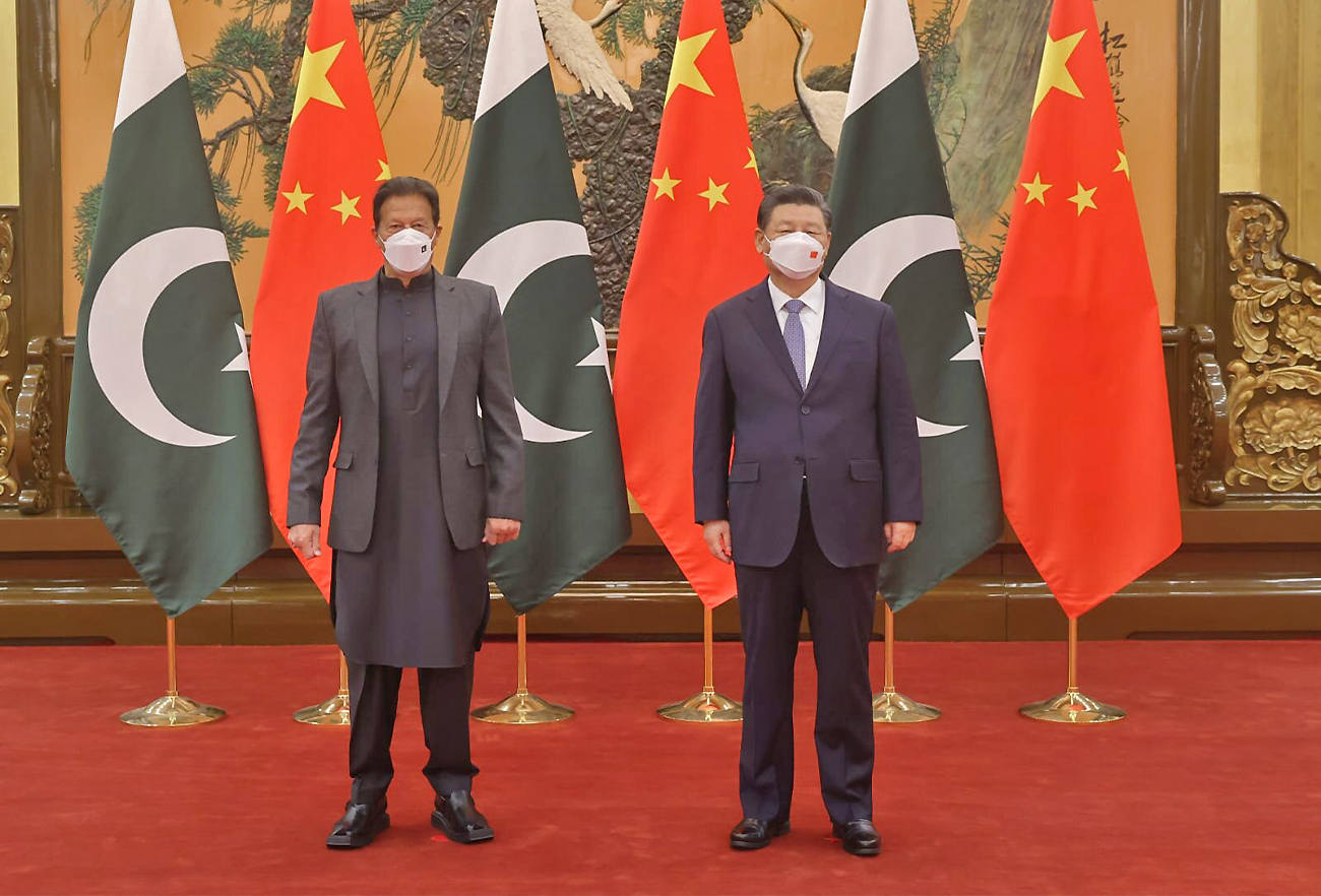 Pakistan Prime Minister Imran Khan (left) meets Chinese President Xi Jinping in Beijing, China, on February 6, 2022. (Foreign Office)
