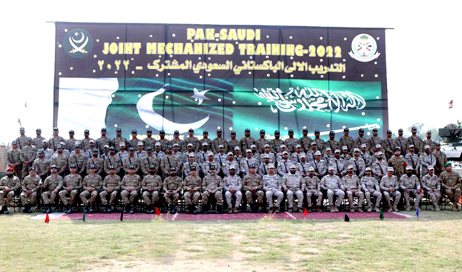 A group photo of Pakistani and Saudi soldiers taking part in Pak-Saudi joint military exercises in Multan on Feb 9, 2022. (ISPR)
