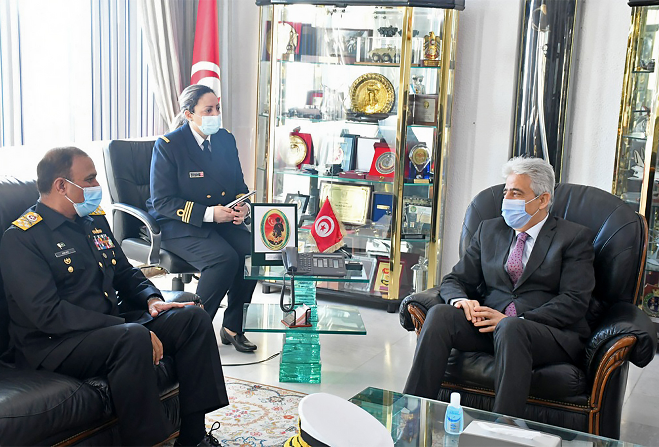 Pakistan Navy chief Adm. Amjad Khan Niazi (left) meets Tunisian Defense Minister Imed Memmiche in Tunis on Feb. 11, 2022. (Photo courtesy: Tunisian Ministry of Defense)