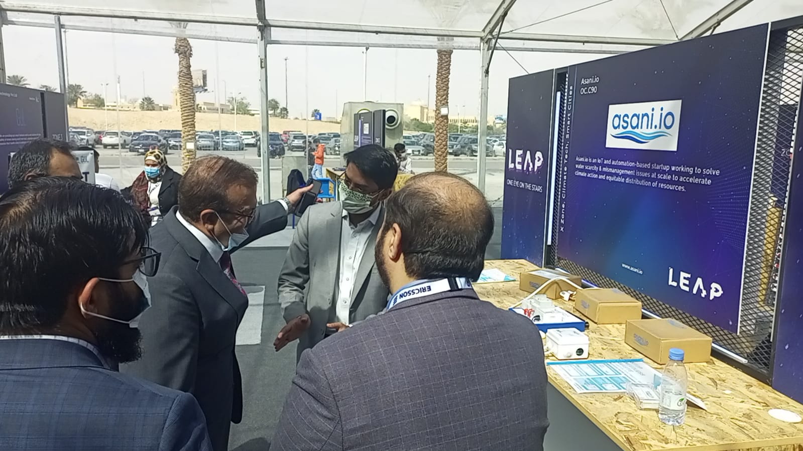 Ansab Naqvi, founder of Asani.io, (R) explains the features of his products to Pakistan‘s ambassador to Saudi Arabia, Lt General (retired) Bilal Akbar, at LEAP exhibition in Riyadh on February 1, 2022. (Photo courtesy: Ansab Naqvi)