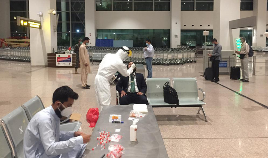 This file photo shows Pakistan's National Institute of Health's team facilitating COVID-19 testing for overseas Pakistanis at Islamabad International Airport on June 12, 2020. (Photo courtesy: NIH)