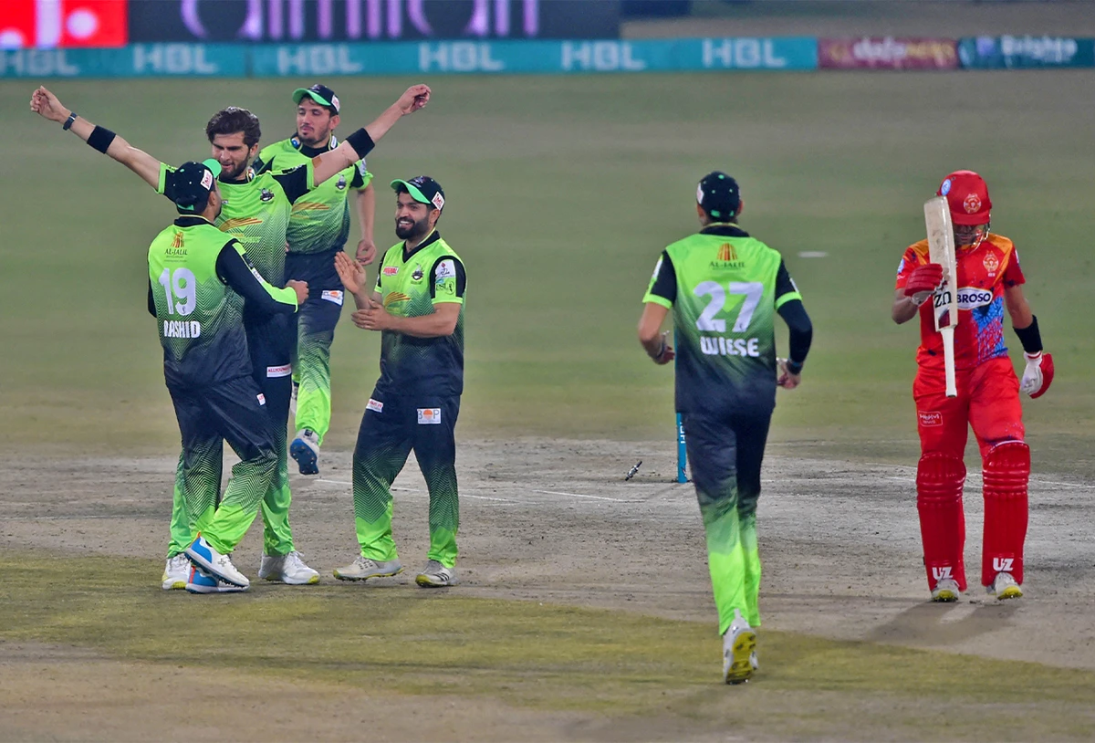 Lahore Qalandars' Shaheen Afridi (2nd L) celebrates with team mates the wicket of Islamabad United's Mubasir Khan (R) during the Pakistan Super League cricket match between Lahore Qalandars and Islamabad United in Lahore on February 19, 2022. (AFP_