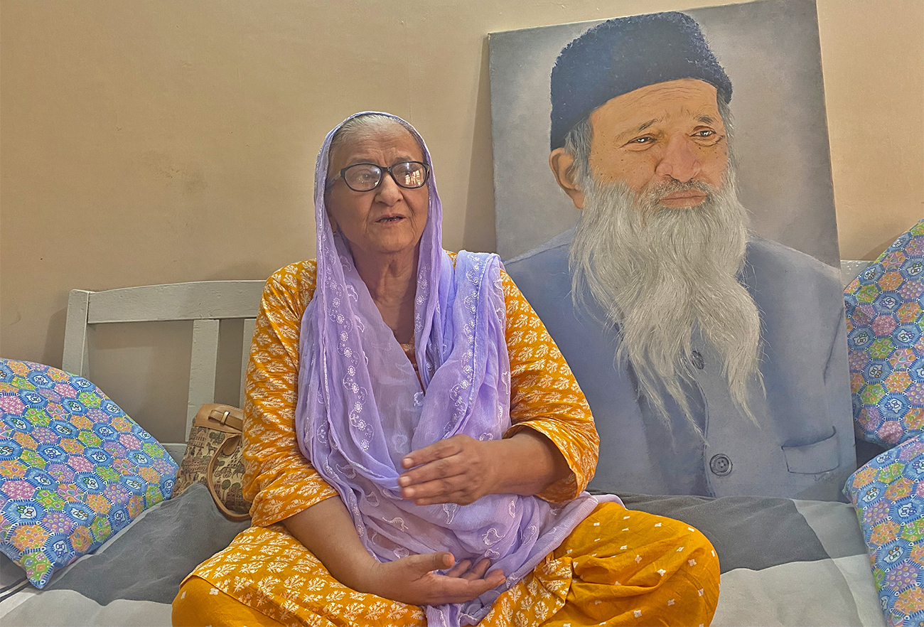 Bilquis Bano Edhi, the 74-year-old widow of Abdul Sattar Edhi, speaks to Arab News in Karachi, Pakistan, on March 5, 2022. (AN Photo)