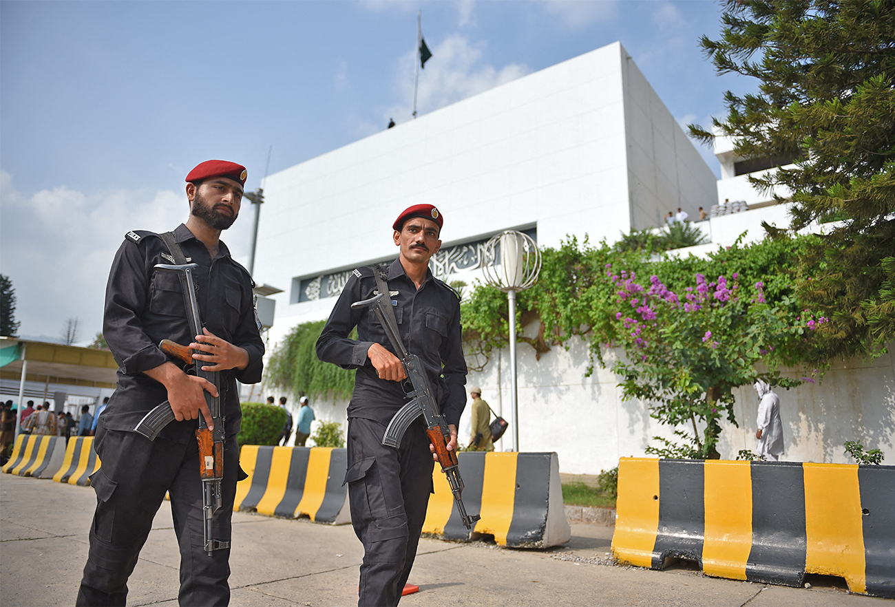 Pakistani police commandos walk during the election of Prime Minster in the Parliament, in Islamabad on August 17, 2018. (AFP/File)