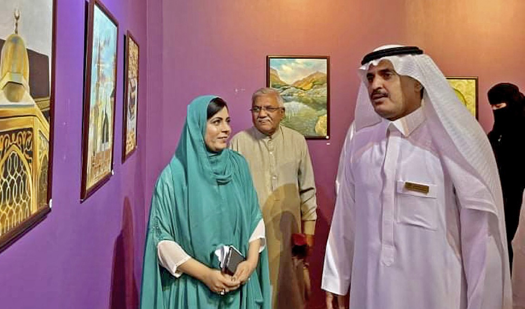 Pakistani painter, Rabia Zakir (left), explains her work to visitors during her solo exhibition in Madinah, Saudi Arabia, on March 8, 2022. (Photo courtesy: Rabia Zakir)