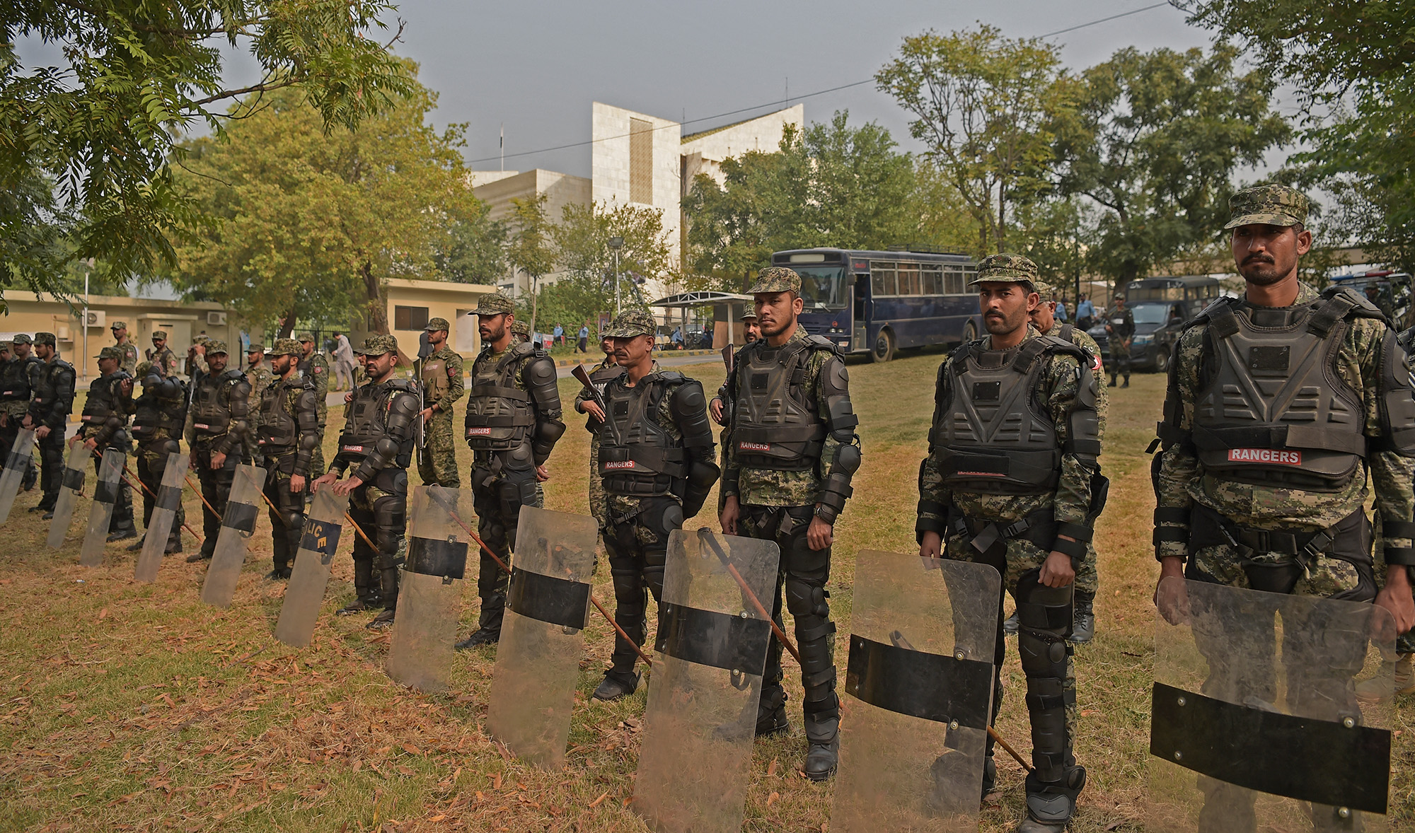 Pakistani paramilitary soldiers stand guard outside the Supreme Court building in Islamabad on October 31, 2018. (AFP/File)