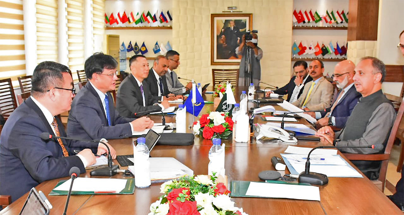 Pakistani Federal Minister for Economic Affairs, Omar Ayub Khan (first right) meets ADB Vice President (Operations) Shixin Chen (second left) in Islamabad, Pakistan, on March 14, 2022. (PID)