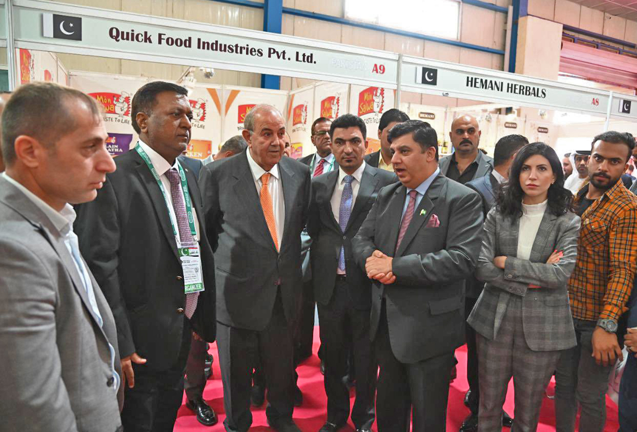 Officials of Pakistani diplomatic mission in Iraq visit the first-ever “Pakistan Single Country Exhibition” in Iraq on March 16, 2022. (PakinIraq/Twitter)
