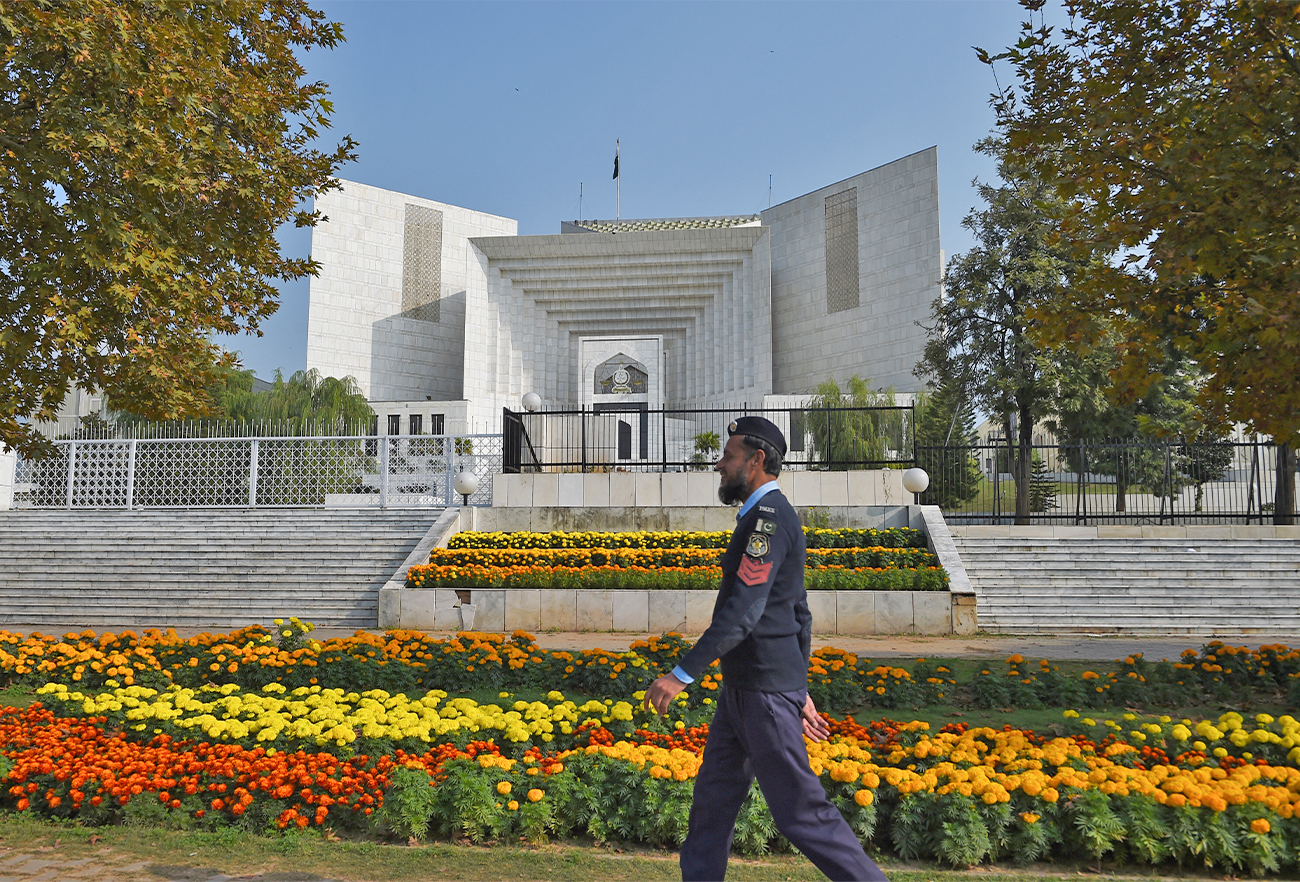 A policeman walks past in front of the Supreme Court building in Islamabad, Pakistan, on November 28, 2019. (AFP/File)
