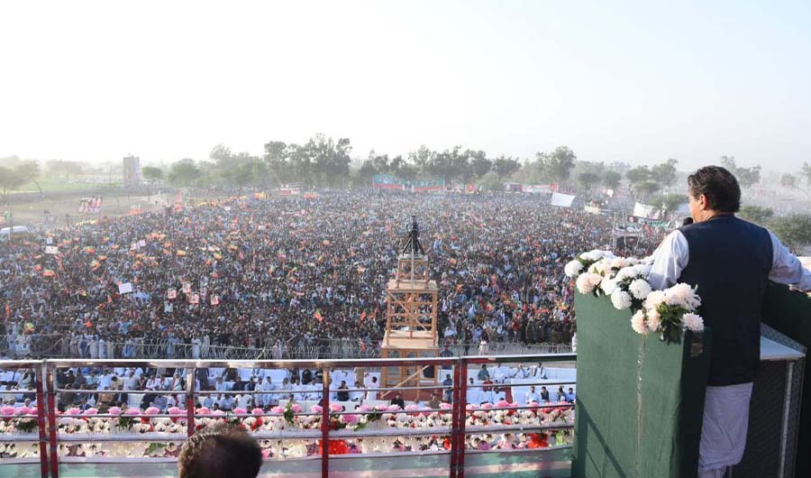 Pakistan Prime Minister Imran Khan addresses to his supporters during a rally in Kamalia, Pakistan, on March 26, 2022. (PID)