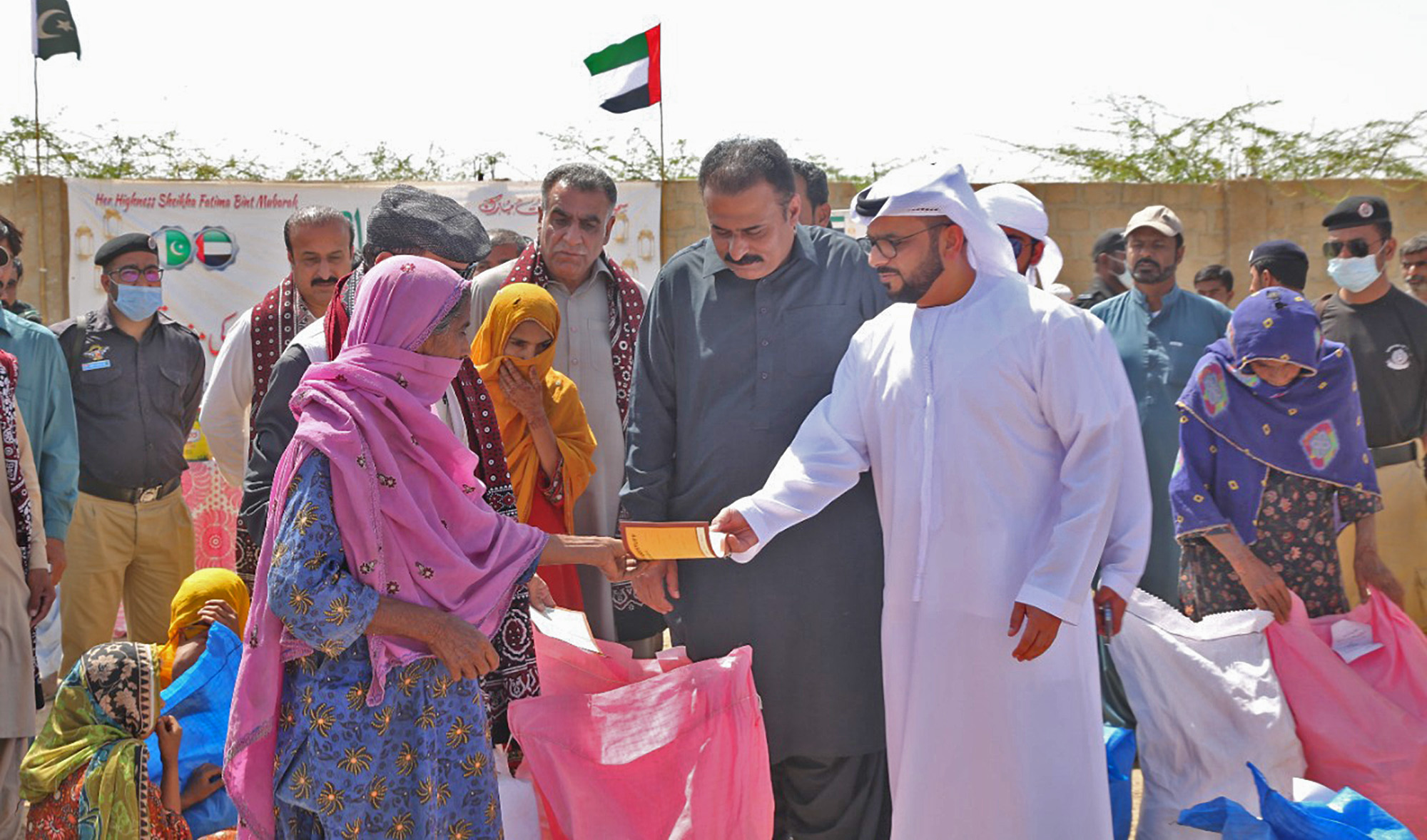UAE Consul General Bakheet Ateeq Ali Alayan Alremeithi distributes food to the residents of Kathore area in Karachi, Pakistan on March 27, 2022. (Photo courtesy: UAE Embassy Islamabad)
