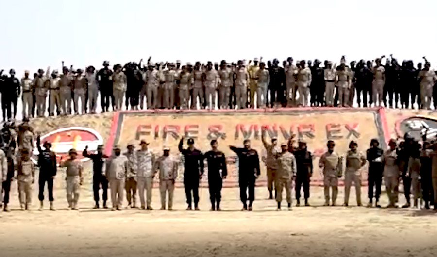 Pakistan and Saudi troops pose for a group photo after the conclusion of Pak-Saudi joint military exercise in Bahawalpur on March 29, 2022. (Screengrab)