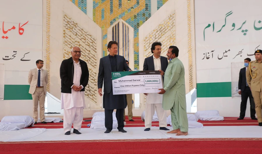 Pakistani Prime Minister Imran Khan (3rd from L) distributes Interest-free loans during a Kamyab Jawan Programme launch ceremony held in Faisal Mosque, Islamabad on March 3, 2022. (PM Office)