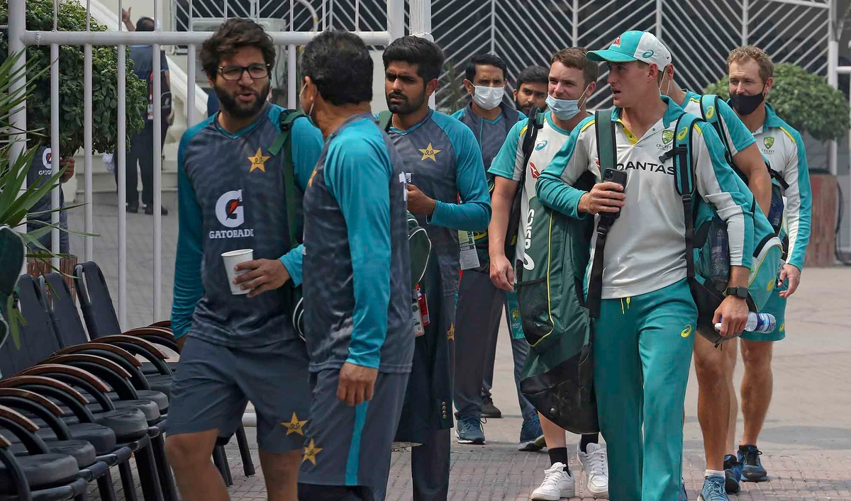 Pakistani players, left, and Australia's cricket team arrive to attend practice session at the Gaddafi Stadium in Lahore, Pakistan, on March 20, 2022. (AP)