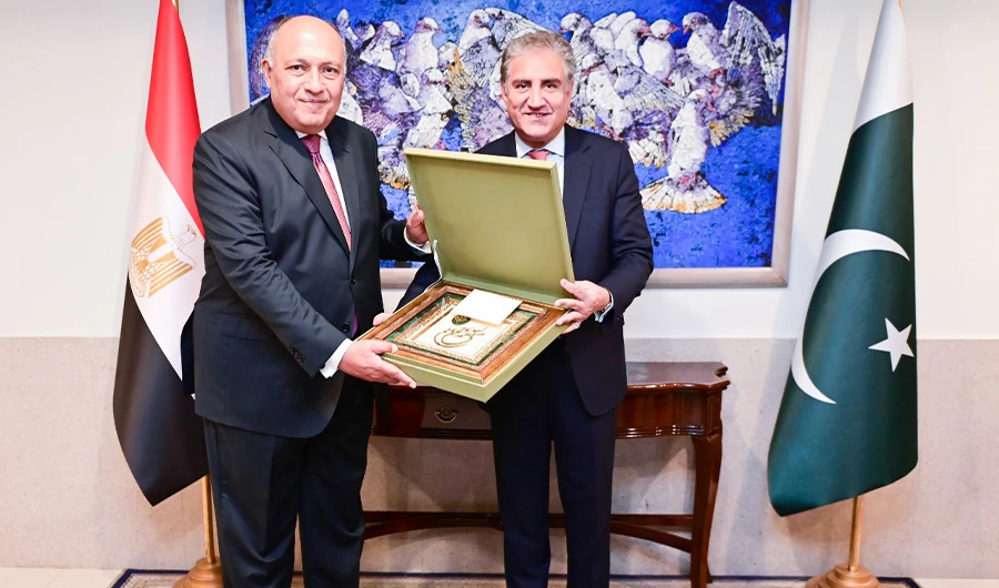 Pakistan's foreign minister Shah Mahmood Qureshi (R) poses with his Egyptian counterpart Sameh Hassan Shoukry (L) in Islamabad on March 20, 2022. (Pakistan Foreign Office)