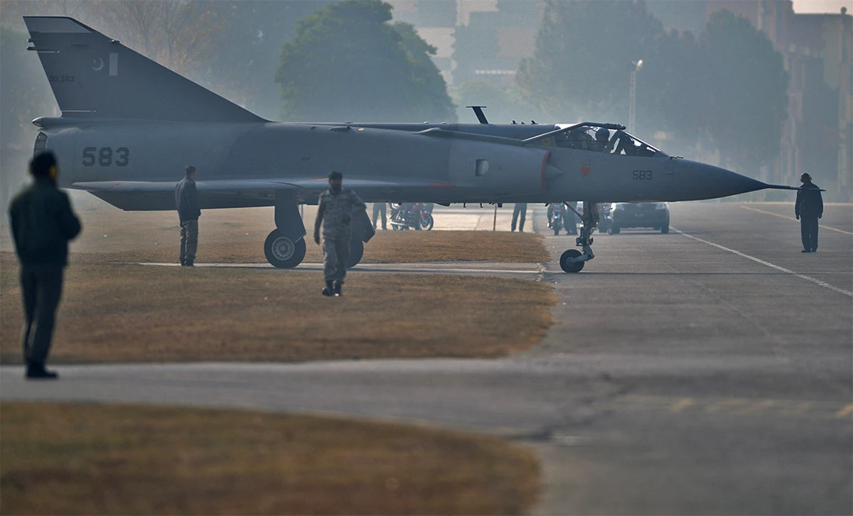 A Pakistan Air Force (PAF) aircraft prepares for a first test run in Kamra, west of the capital Islamabad, Pakistan, on December 27, 2017. (AFP/File)