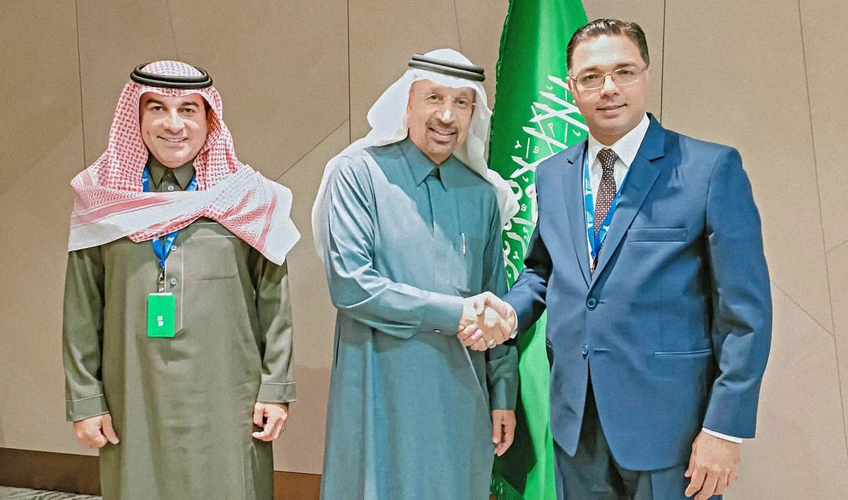 Minister of State and Chairman Board of Investment, Muhammad Azfar Ahsan, right, met with Saudi Arabia’s Minister for Investment, center, Khalid Al-Falih, in Tashkent, Uzbekistan, on March 24, 2022. (Photo courtesy: @investinpak/Twitter)