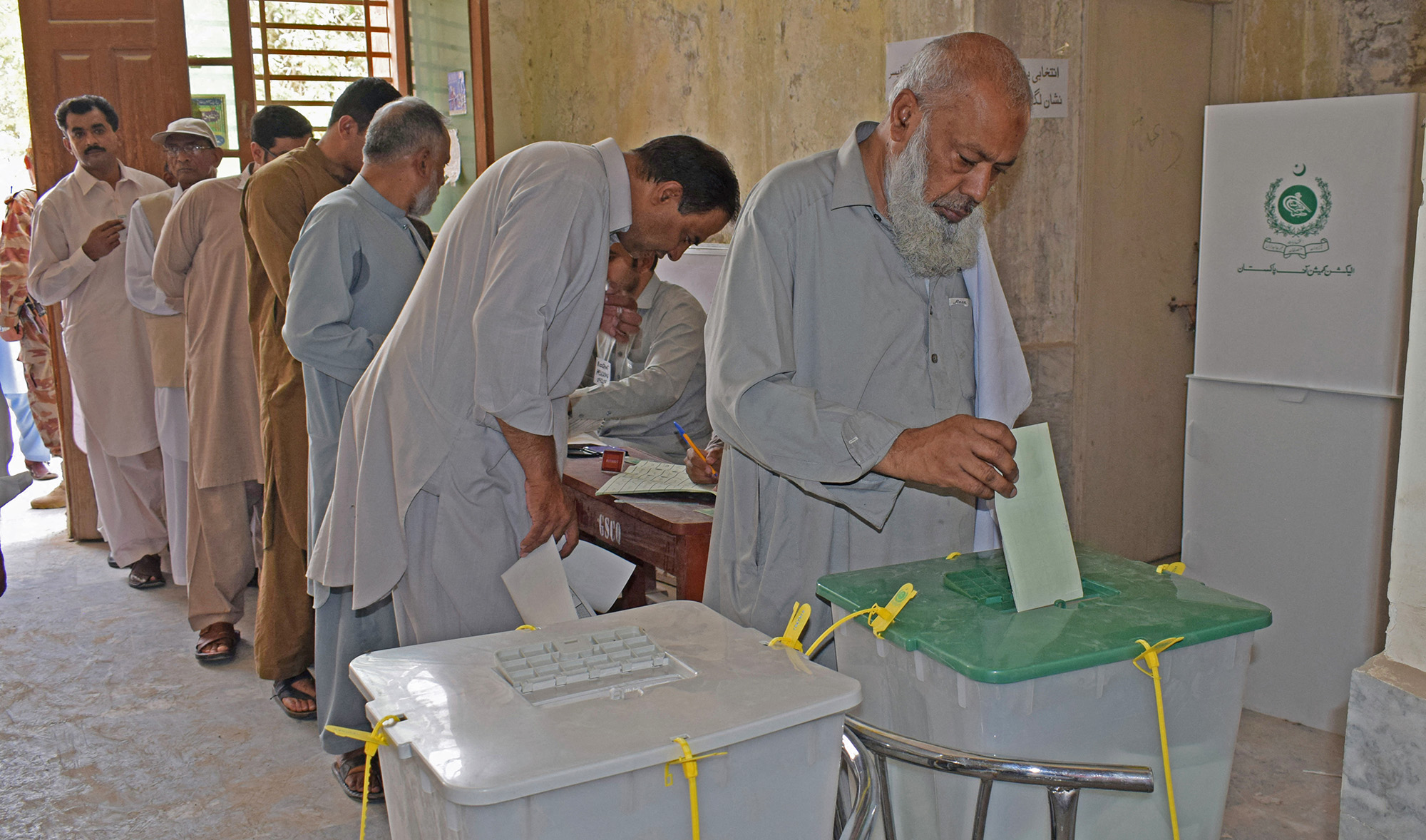 A Pakistani man casts his vote at a polling station during Pakistan's general election in Quetta on July 25, 2018. (AFP/File)