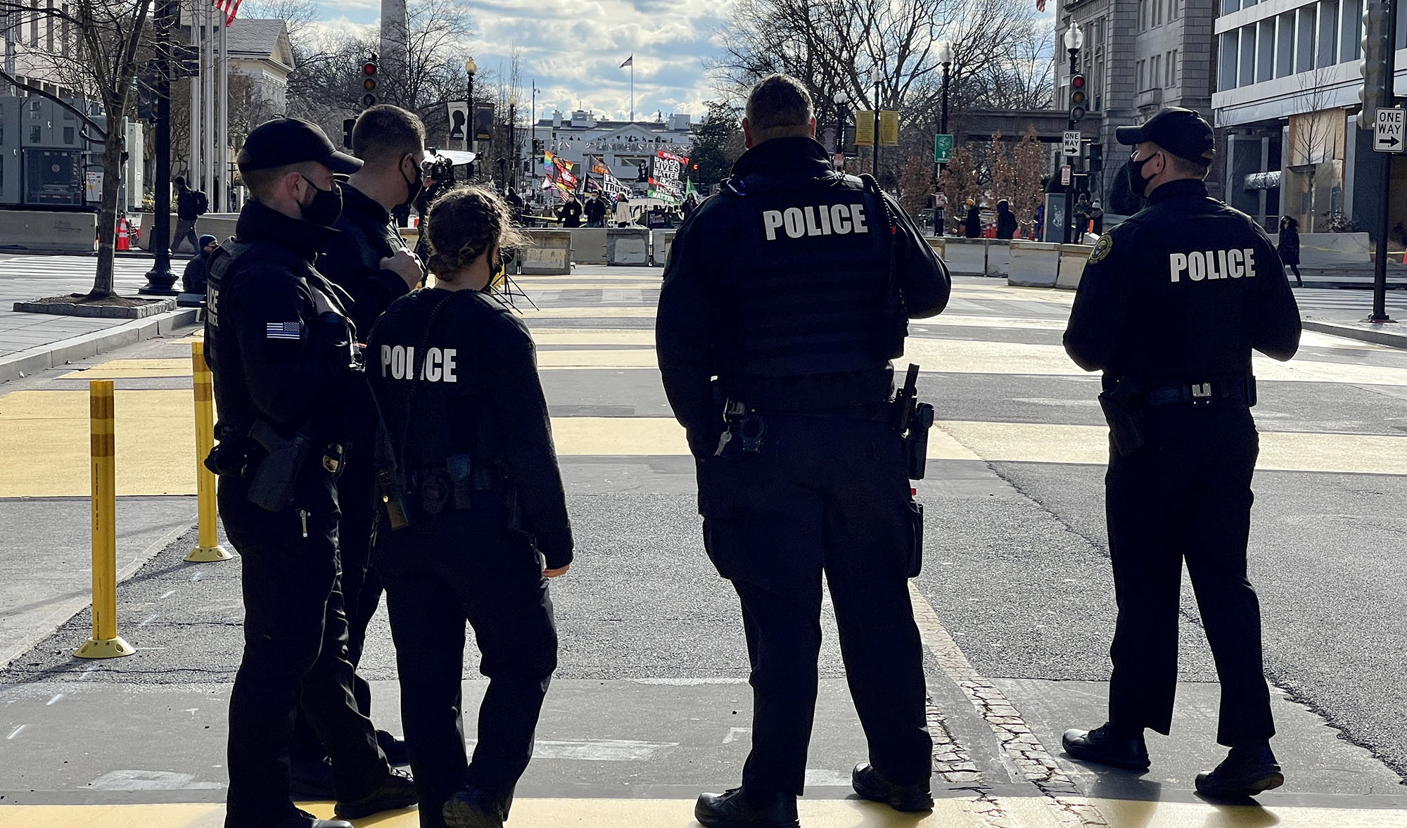 Police officers stand guard on a street in Washington DC on January 18, 2021. (AFP/File)