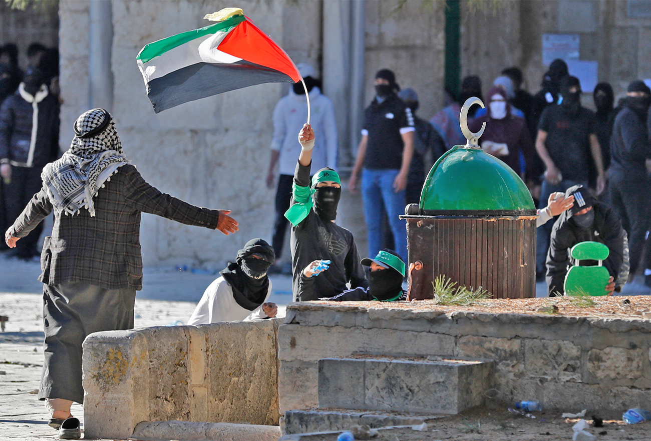 Palestinian demonstrators clash with Israeli police at Jerusalem's Al-Aqsa mosque compound on April 15, 2022. (AFP)