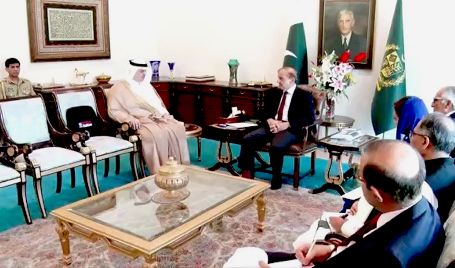 Saudi ambassador to Pakistan Nawaf bin Saeed Al-Malki (2nd from L) speaks to Prime Minister Shehbaz Sharif (3rd from L) in Islamabad on April 18, 2022. (Pakistan PM Office)