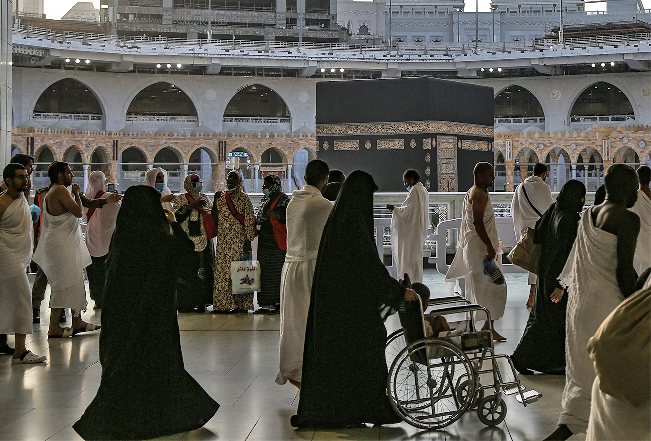 Muslims gather for prayer around the Kaabah, Islam's holiest shrine, at the Grand Mosque complex in the holy Saudi city of Makkah on April 9, 2022. (AFP)