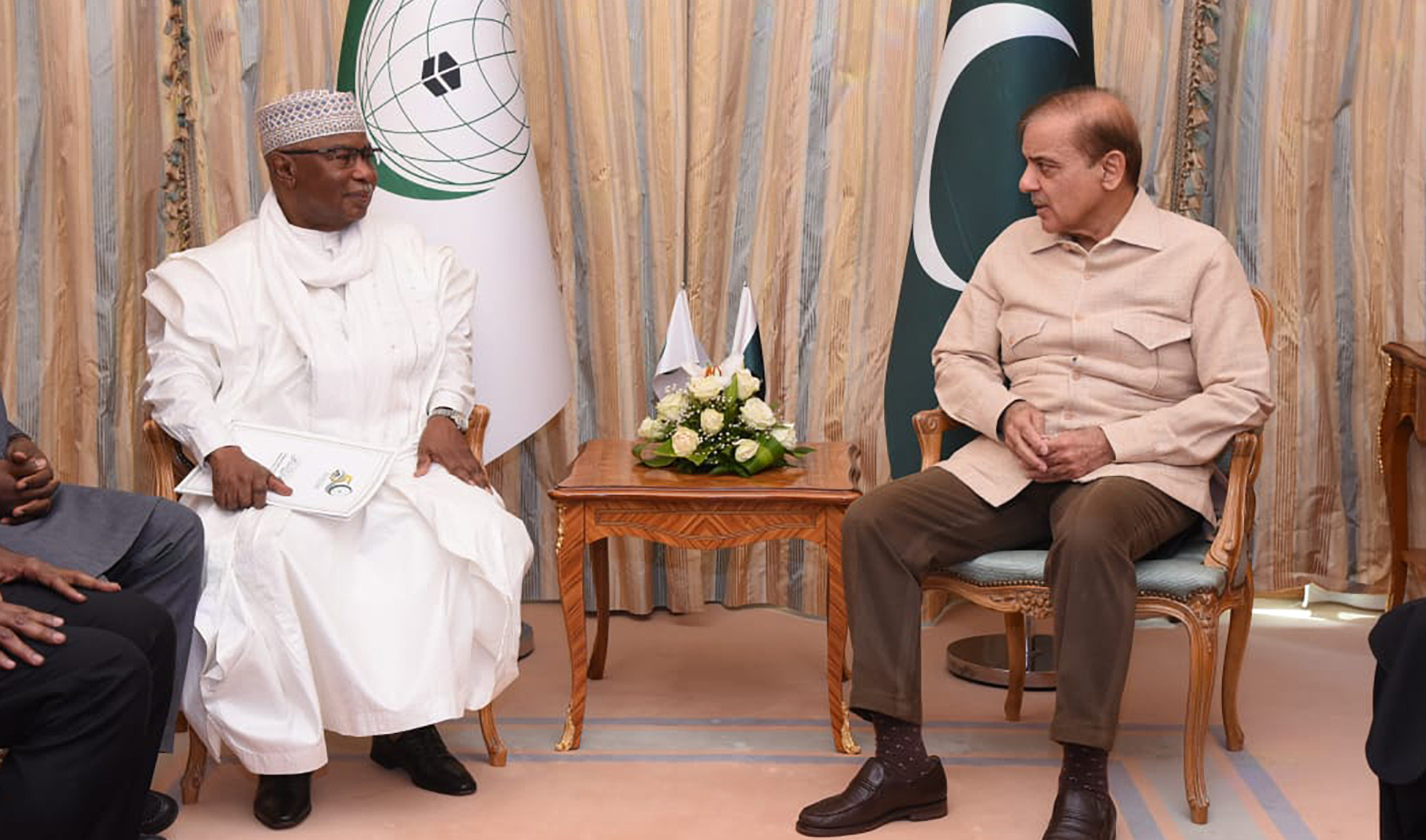 OIC’s secretary general, Hissein Brahim Taha, left, meets Pakistan’s Prime Minister Shehbaz Sharif in Makkah, Saudi Arabia, on April 30, 2022. (Photo courtesy: Prime Minister's Office)