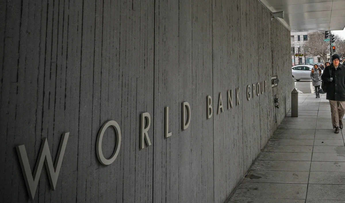 A person walks by the building of the Washington-based global development lender, The World Bank Group, in Washington DC, US on January 17, 2019. (AFP/File)