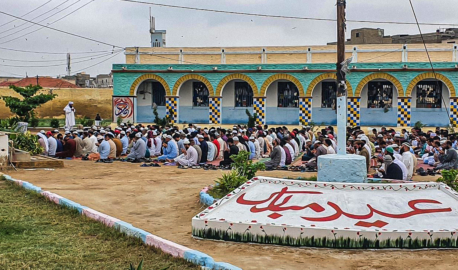 Prisoners at Central Jail Karachi offer their Eid prayers inside the detention center in Karachi, Pakistan, on May 3, 2022. (AN photo)