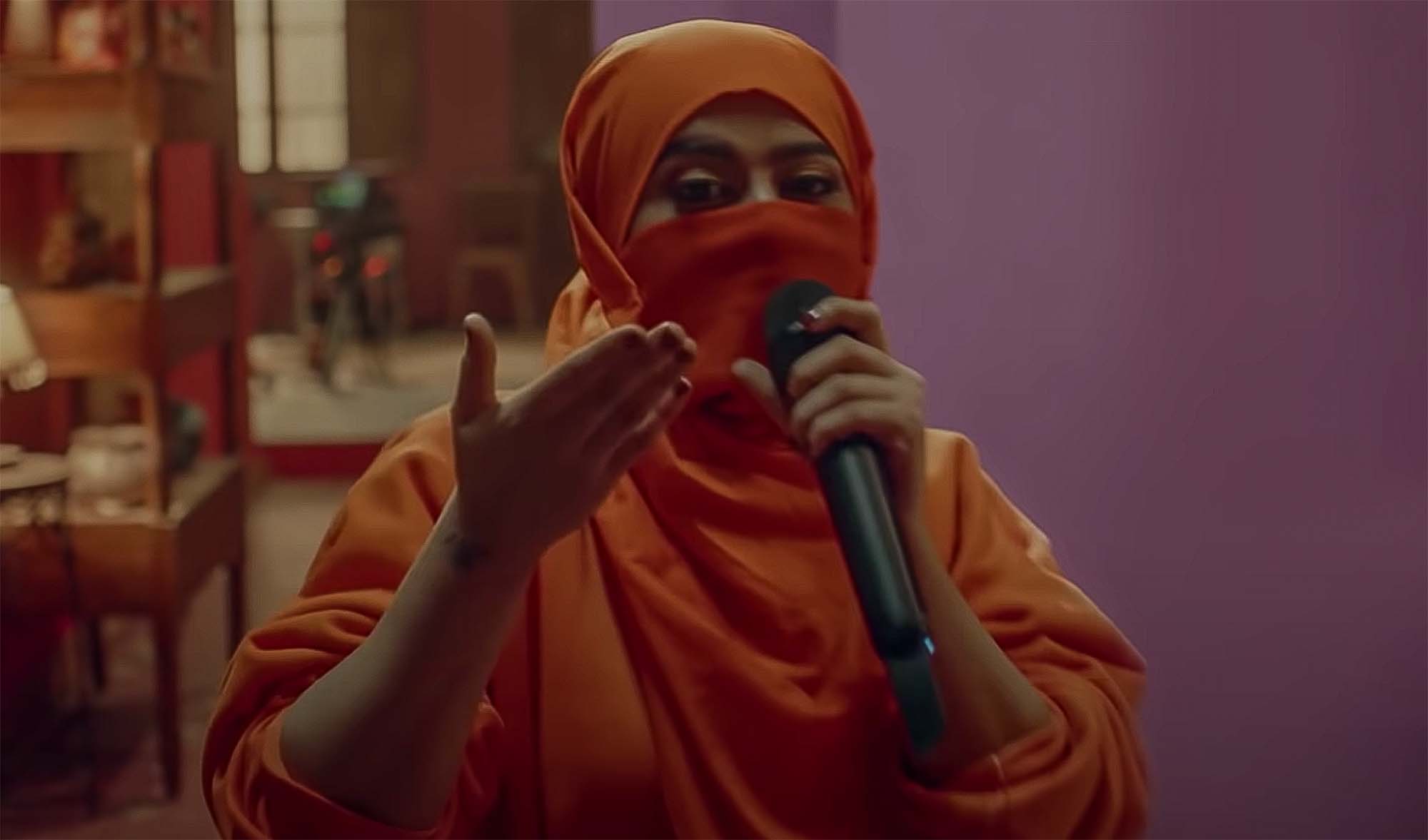 Screen grab taken from the music video of 'Kana Yaari' featuring Eva B. (Photo courtesy: Coke Studio Pakistan)
