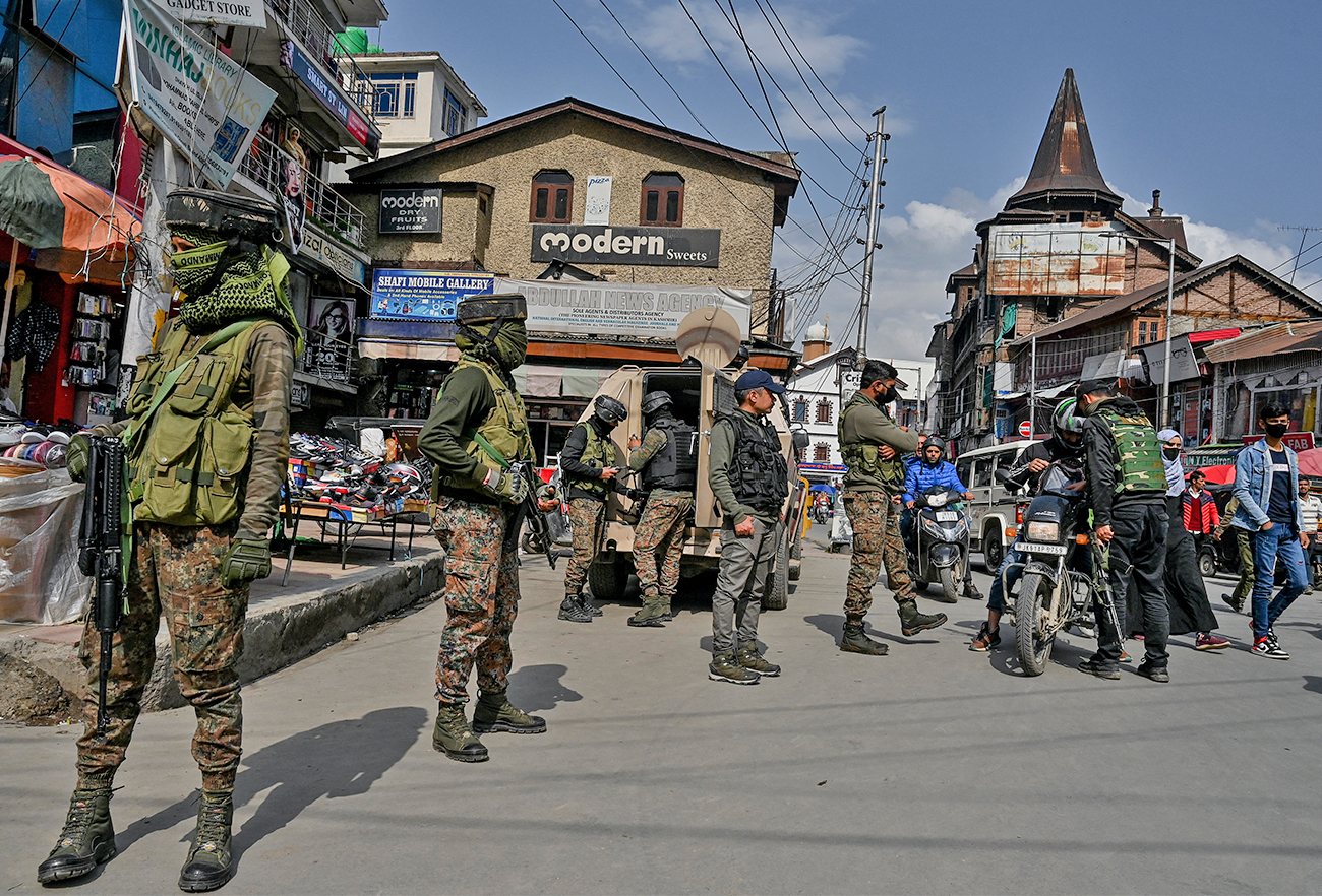 Paramilitary troopers stand guard during a random search operation at a market area in Srinagar on April 22, 2022. (AFP/File)