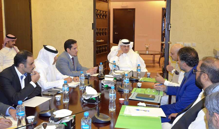 Saudi envoy to Pakistan, Nawaf bin Said Al-Malki (C) meets Pakistani officials to discuss Hajj 2022 in Islamabad on May 12, 2022. (KSA embassy)