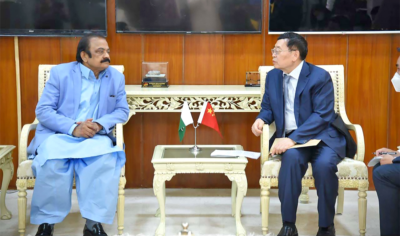 Pakistan’s interior minister Rana Sanaullah (left) meets Wang Daxue, the top official of China’s department of external security affairs, in Islamabad, Pakistan, on May 18, 2022. (PID)