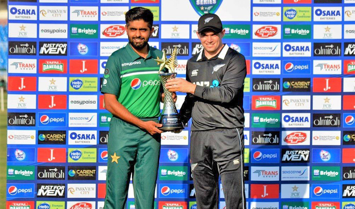 Pakistan's cricket captain, Babar Azam, left, poses for the picture with New Zealand cricketer, Tom Latham, with a trophy unveiling ceremony in Rawalpindi, Pakistan, on September 16, 2021. (Photo courtesy: @appcsocialmedia/File)