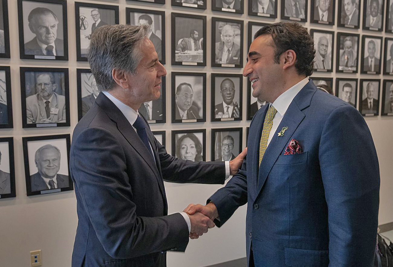 Pakistan's foreign minister Bilawal Bhutto-Zardari and US Secretary of State Antony Blinken shake hand in New York, US, on May 18, 2022. (@SecBlinken/Twitter)