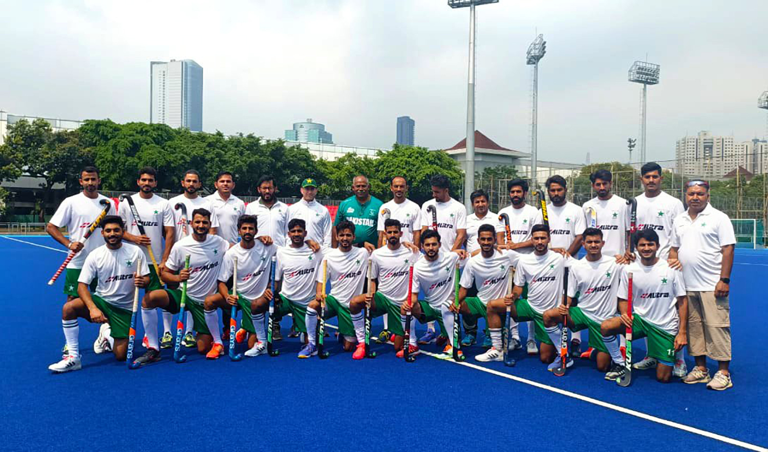 Pakistan Hockey Team poses for a photo after a warm-up match against team Korea during Asia Cup in Jakarta on May 20, 2022. (Photo courtesy: @PHFOfficial/Twitter)