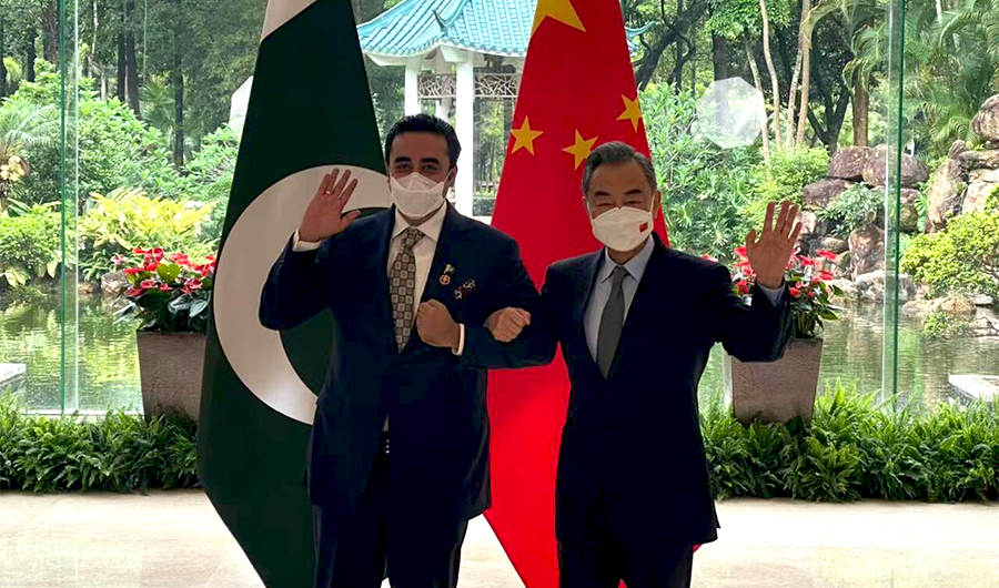 Pakistan's Foreign Minister Bilawal Bhutto Zardari (L) meets Chinese Foreign Minister and State Councilor Wang Yi in Guangzhou, China on May 22, 2022. (Pakistan Embassy China)