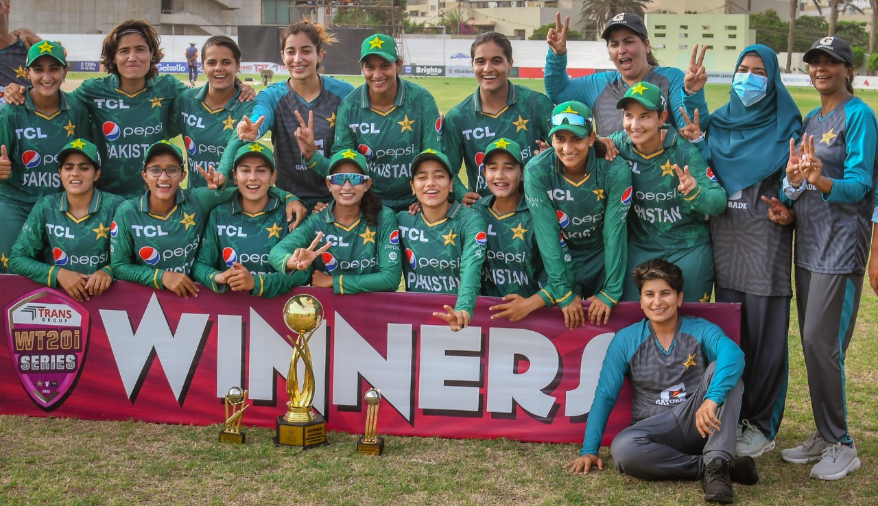 Pakistan's women cricket team poses with the trophy after clinching ODI series against Sri Lanka by 3-0 in Karachi, on May 28, 2022. (Photo courtesy: Pakistan Cricket Board)