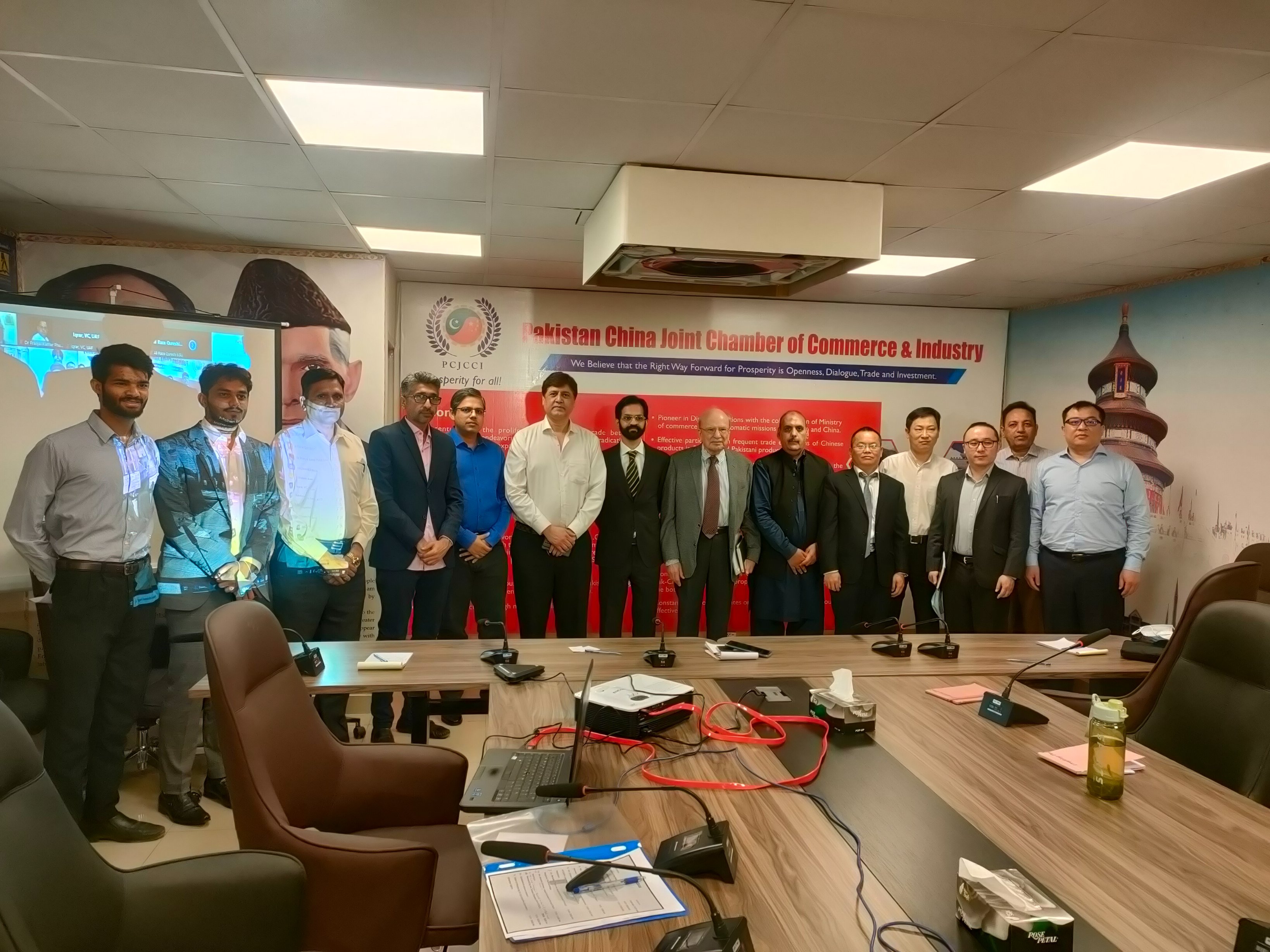 Members of Pakistan-China Joint Chamber of Commerce and Industry pose for a photo on April 22, 2022. (@PCJCCI/Twitter)