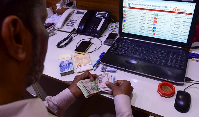 A foreign currency dealer counts US dollar bills at a shop in Karachi, Pakistan, on February 25, 2022. (AFP/File)