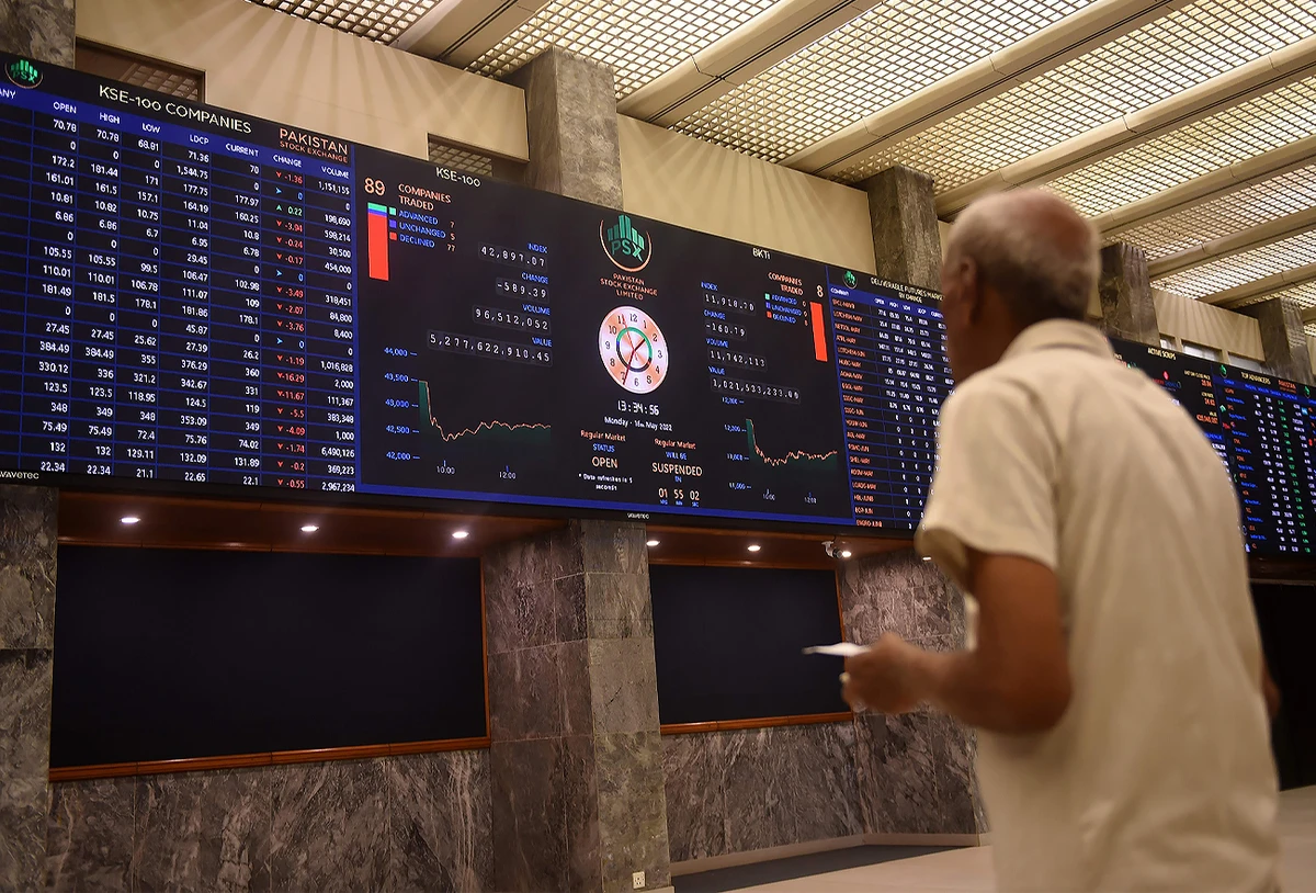 A stockbroker monitors the share prices during a trading session at the Pakistan Stock Exchange in Karachi, Pakistan, on May 16, 2022. (AFP/File)