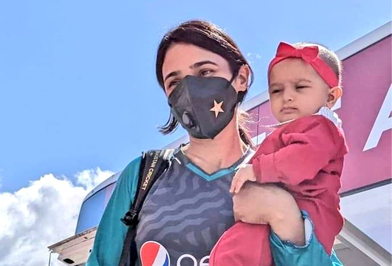 Pakistan's captain Bismah Maroof carrying her daughter ahead of the World Cup 2022 game against India in Mount Maunganui, New Zealand on March 6, 2022. (Photo courtesy: social media)