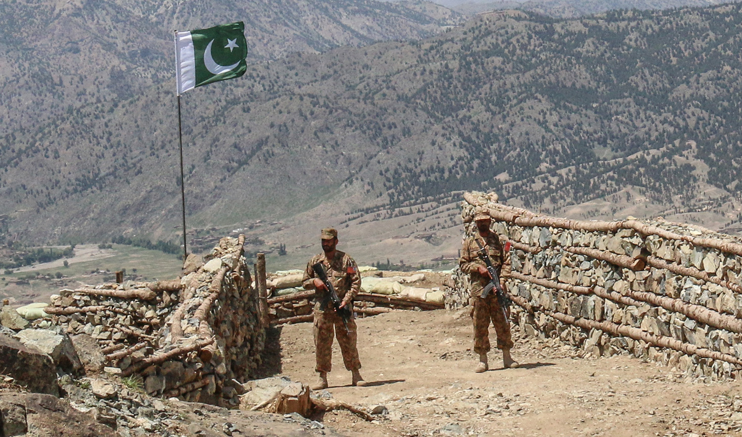Pakistani soldiers keep vigil from a post on top of a mountain in the former Taliban militants strong hold border area in Shawal valley on May 20, 2016. (AFP/File)