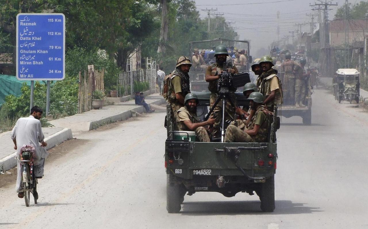 Pakistani soldiers drive toward North Waziristan from Bannu on June 20, 2014. (REUTERS/File)