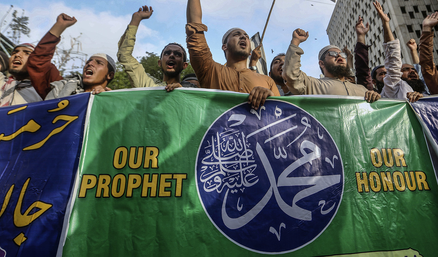Pakistani protesters chant anti-Indian slogans during a demonstration to condemn the derogatory references to Prophet Mohammad (PBUH) made by Nupur Sharma, a member of India's ruling BJP party, in Karachi, Pakistan, on June 6, 2022. (AFP)