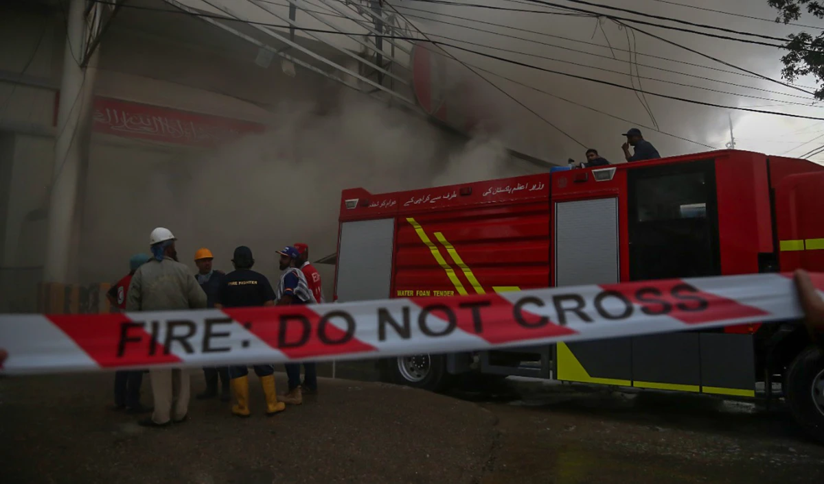 Firefighters try to put off a blaze at a superstore in Karachi, Pakistan, on June 1, 2020. (AN photo by S.A.Babar)
