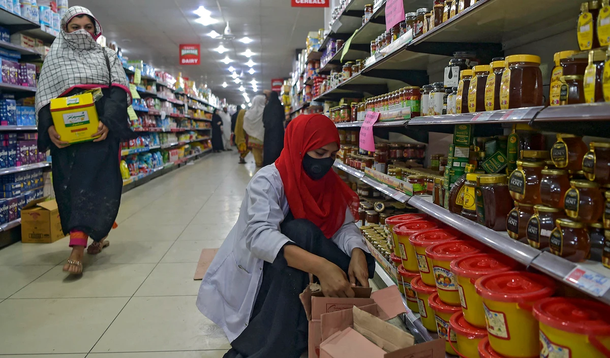 People shop at a supermarket in Peshawar, Pakistan, on April 2, 2022. (AFP/File)